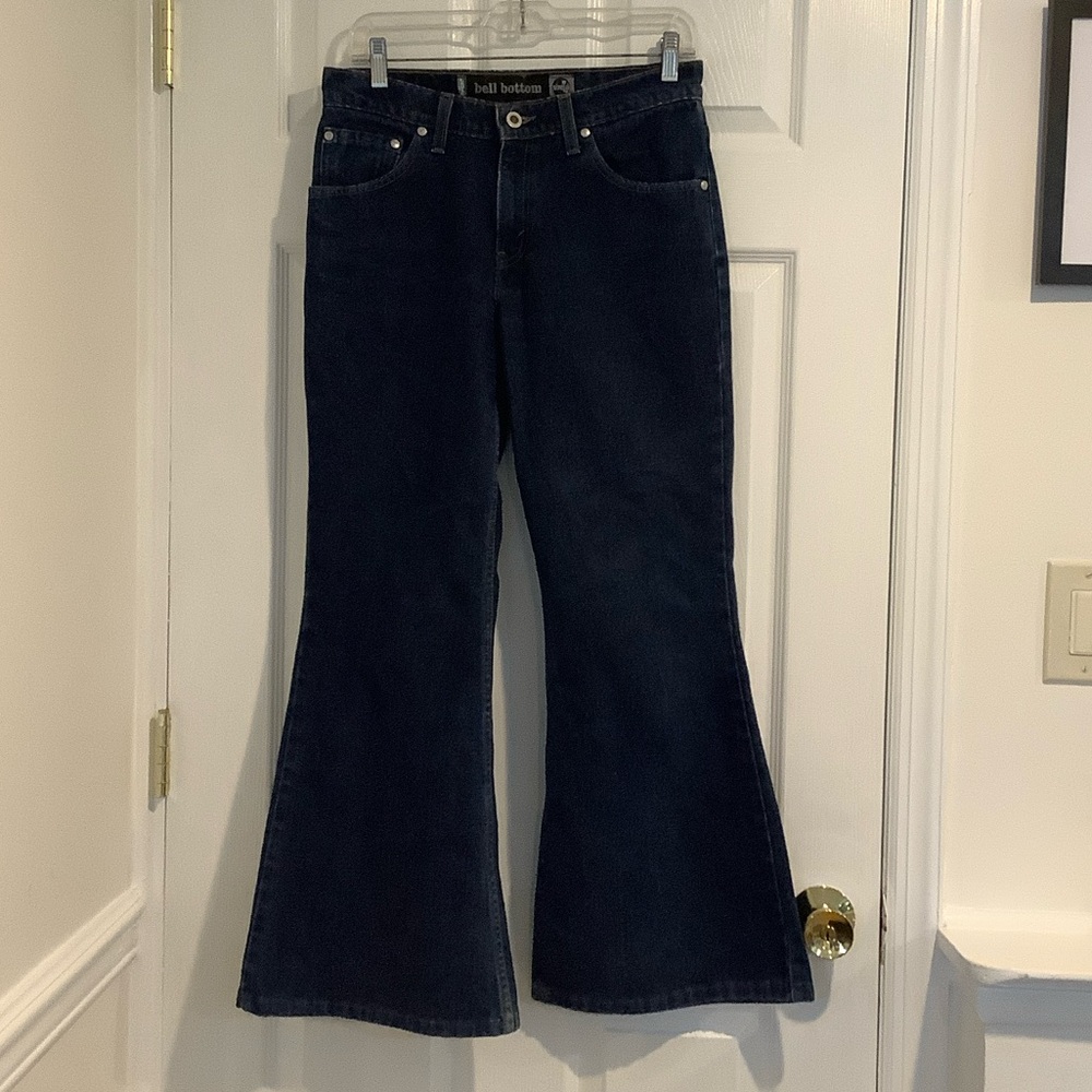 VINTAGE LEVI’S Women’s Silver Tab Y2K Bell Bottom Dark Wash Wide Leg Jeans 7S